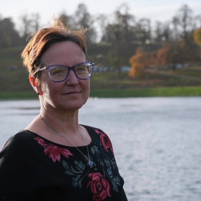 About Civil Celebrant Sarah Pope